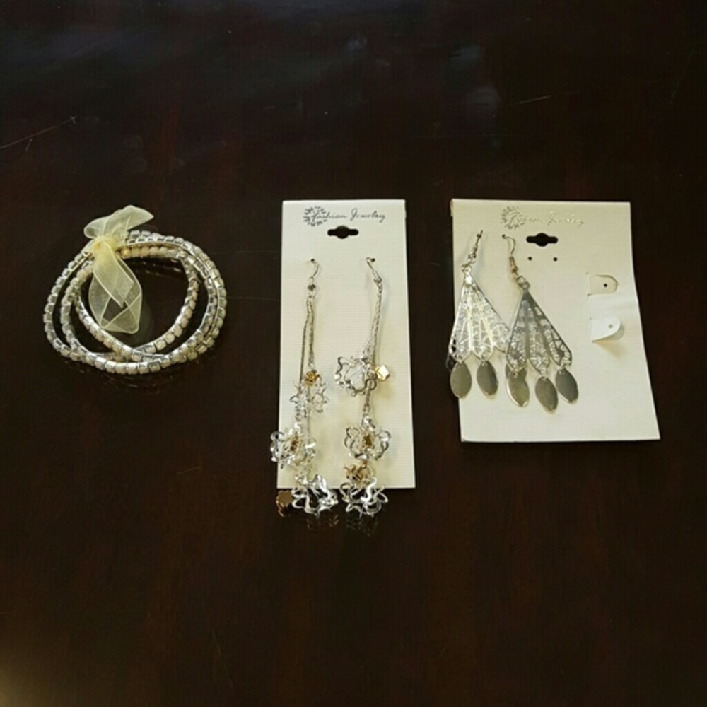 Earrings and bracelet‎